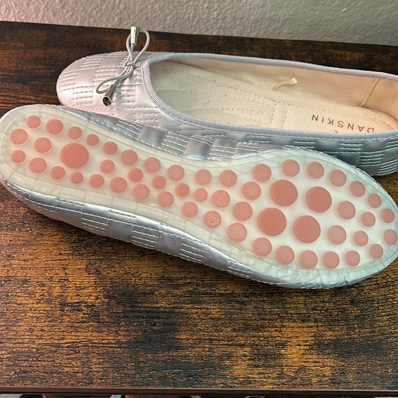 NWithout tags Danskin ADORE ballerina shoes. Size 8 1/2 - Picture 2 of 5